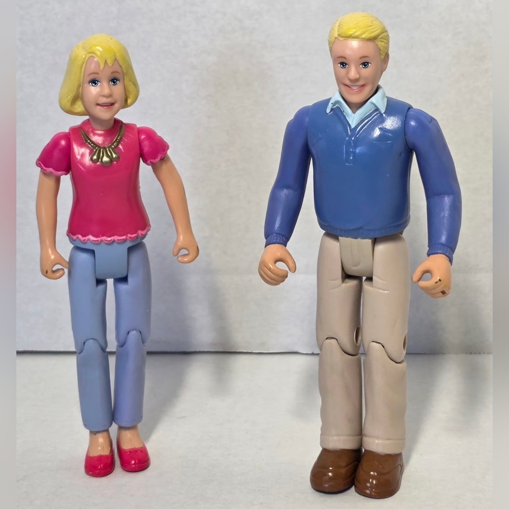 Toys "R" Us You & Me Happy Together Loving Family Mum & Dad Doll House Figures